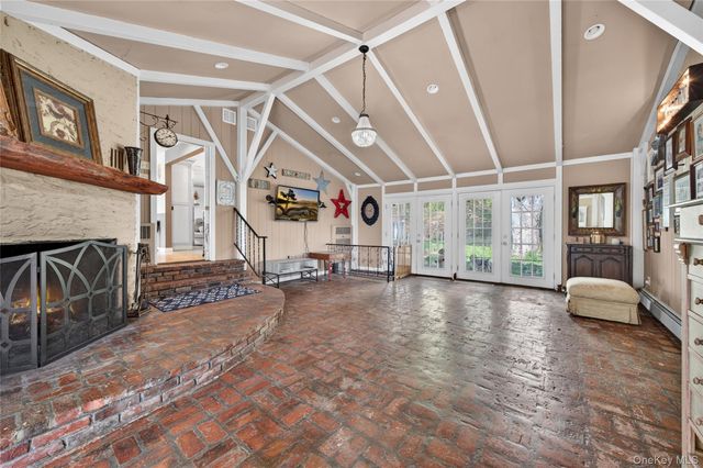 27 High Hill Avenue, Warwick, NY 10990