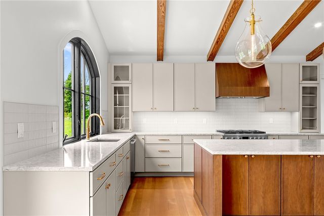 2 Stone Bridge Drive, Middletown, RI 02842