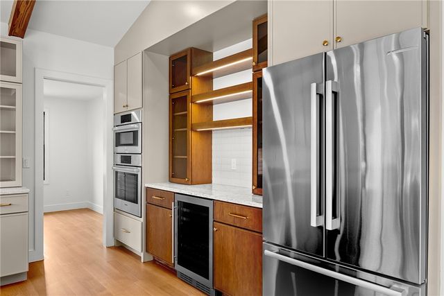 2 Stone Bridge Drive, Middletown, RI 02842