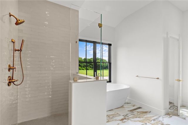 2 Stone Bridge Drive, Middletown, RI 02842