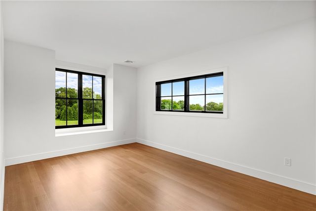 2 Stone Bridge Drive, Middletown, RI 02842