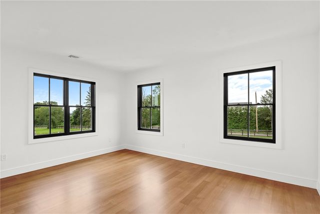 2 Stone Bridge Drive, Middletown, RI 02842