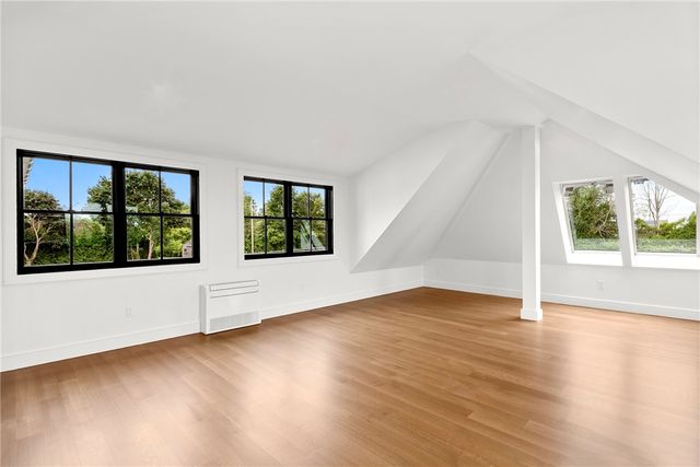 2 Stone Bridge Drive, Middletown, RI 02842