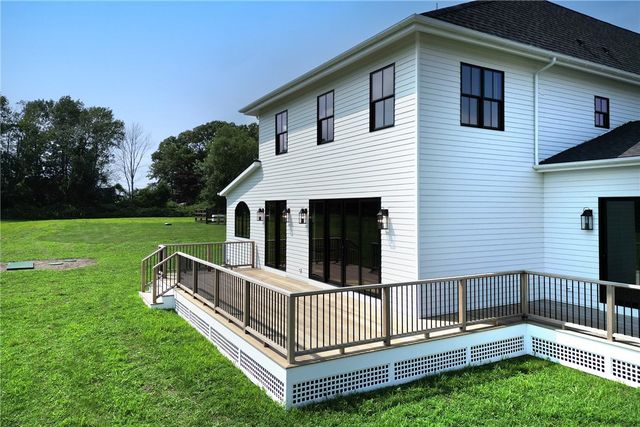 2 Stone Bridge Drive, Middletown, RI 02842