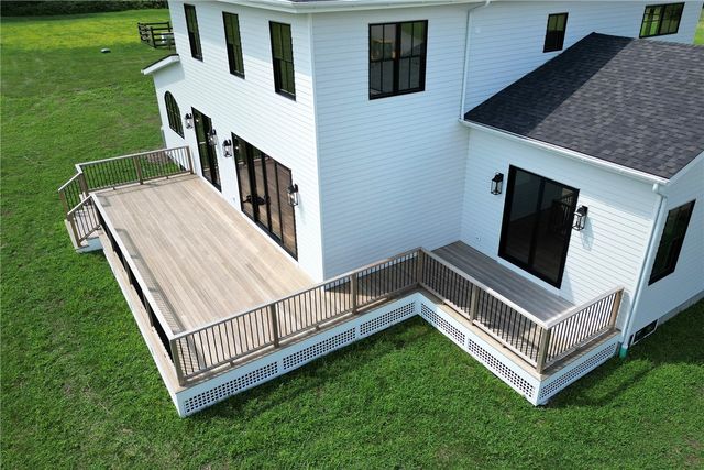 2 Stone Bridge Drive, Middletown, RI 02842