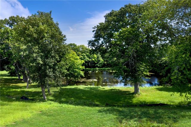 2 Stone Bridge Drive, Middletown, RI 02842