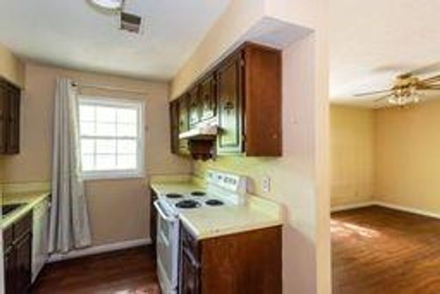 8882 Ashwood Dr, Riverdale, GA 30274