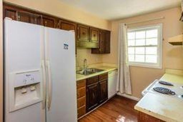 8882 Ashwood Dr, Riverdale, GA 30274