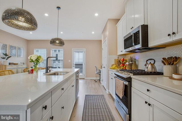 160 LYONS CREEK DR, Laurel, MD 20708