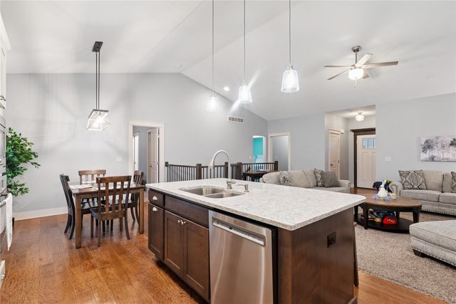 1620 SW Cascade Falls Drive, Ankeny, IA 50023