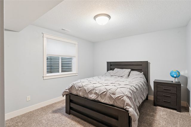 1620 SW Cascade Falls Drive, Ankeny, IA 50023