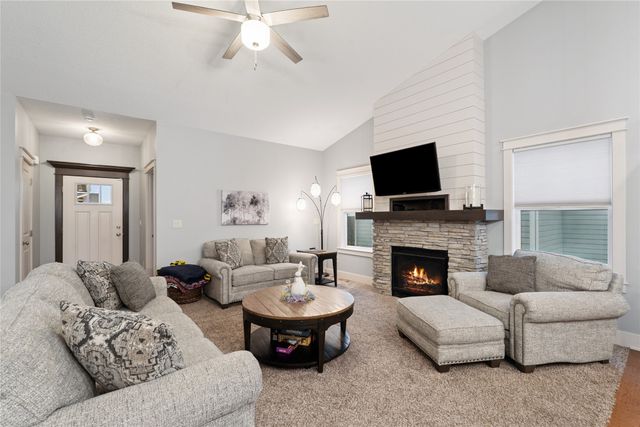 1620 SW Cascade Falls Drive, Ankeny, IA 50023