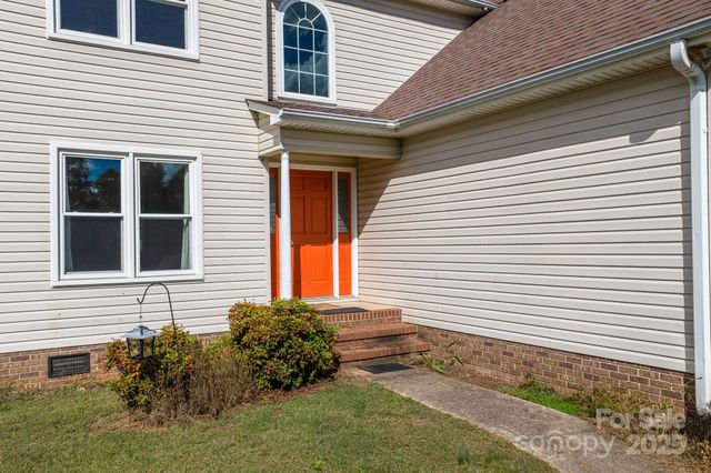 712 Painted Feather Lane NW, Conover, NC 28613