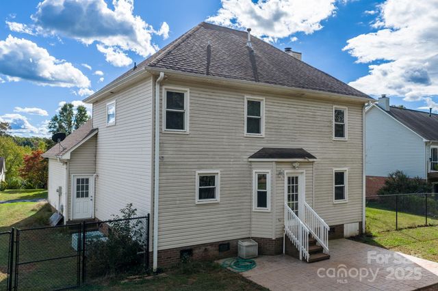 712 Painted Feather Lane NW, Conover, NC 28613