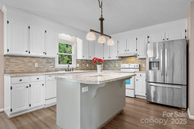 712 Painted Feather Lane NW, Conover, NC 28613