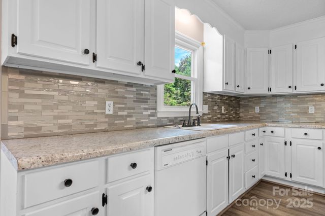 712 Painted Feather Lane NW, Conover, NC 28613