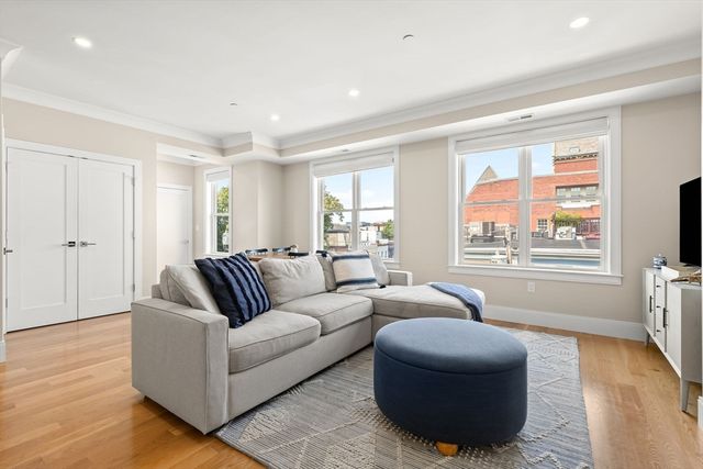 201 W 8th St 3A, Boston, MA 02127