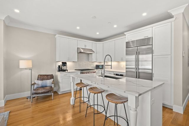 201 W 8th St 3A, Boston, MA 02127