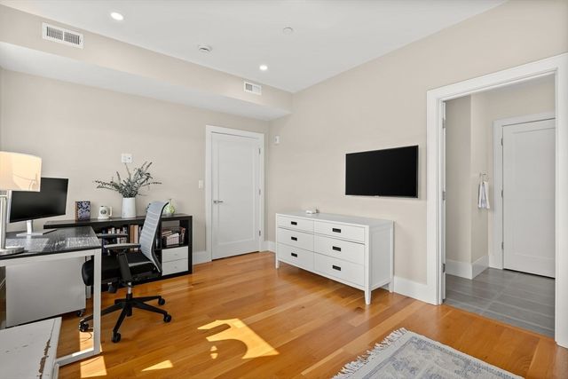 201 W 8th St 3A, Boston, MA 02127
