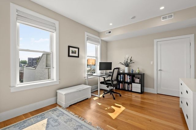 201 W 8th St 3A, Boston, MA 02127