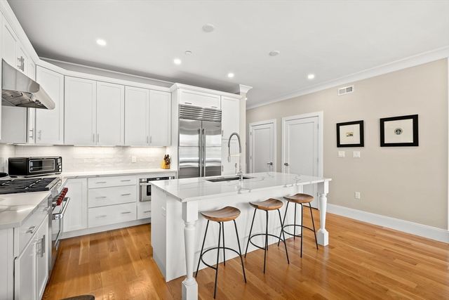 201 W 8th St 3A, Boston, MA 02127