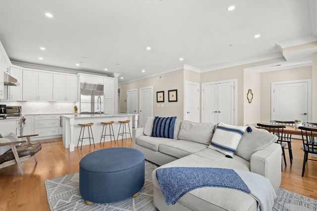 201 W 8th St 3A, Boston, MA 02127