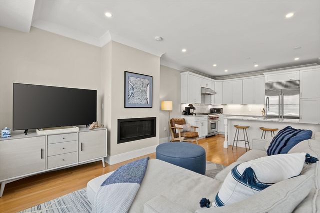 201 W 8th St 3A, Boston, MA 02127