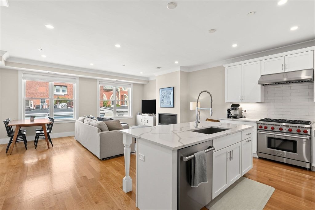 201 W 8th St 3A, Boston, MA 02127