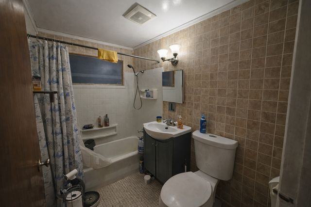 1424 Burnham Avenue, Calumet City, IL 60409