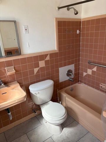 2738 NE 32 Street 4, Fort Lauderdale, FL 33306