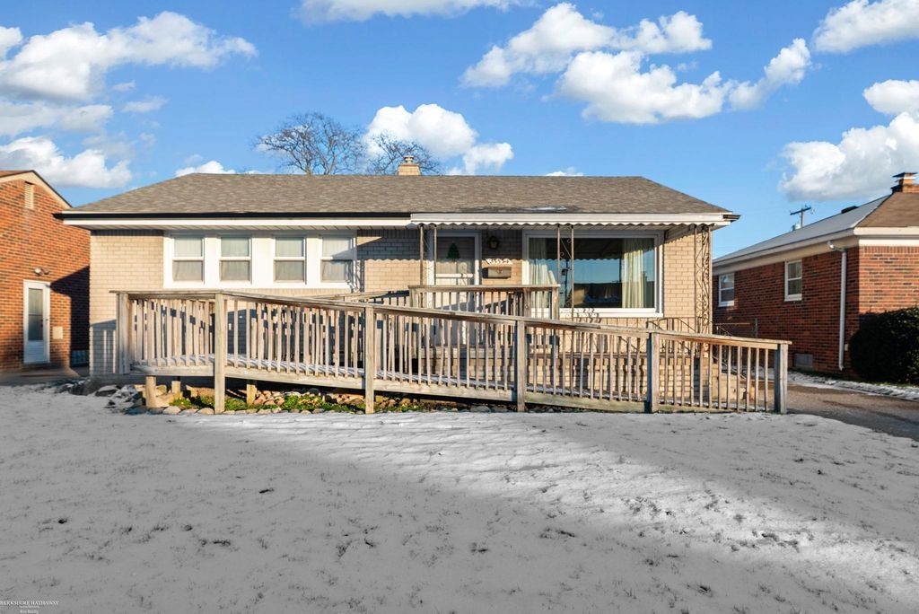 25534 Normandy Street, Roseville, MI 48066