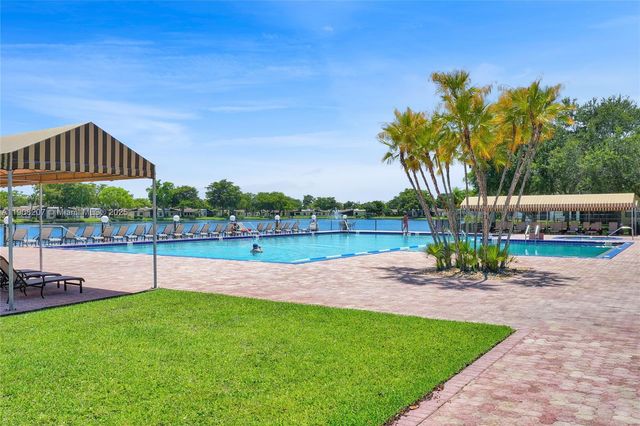 100 Ashbury Rd 103, Hollywood, FL 33024