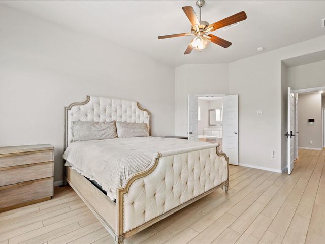 262 Peninsula Point Drive, Montgomery, TX 77356