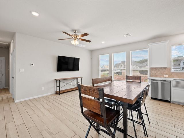 262 Peninsula Point Drive, Montgomery, TX 77356