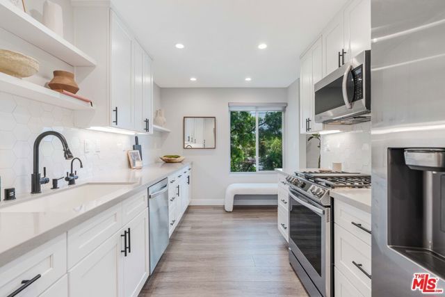 930 California Avenue 201, Santa Monica, CA 90403