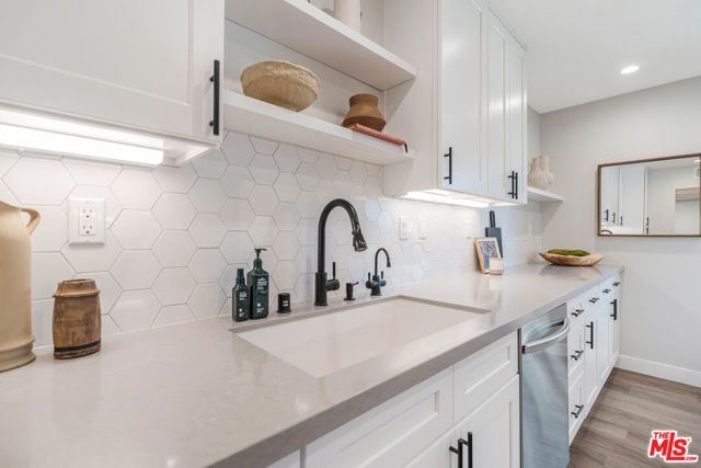 930 California Avenue 201, Santa Monica, CA 90403