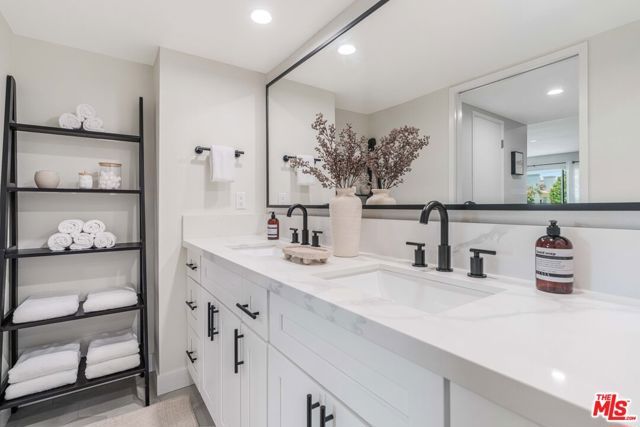 930 California Avenue 201, Santa Monica, CA 90403
