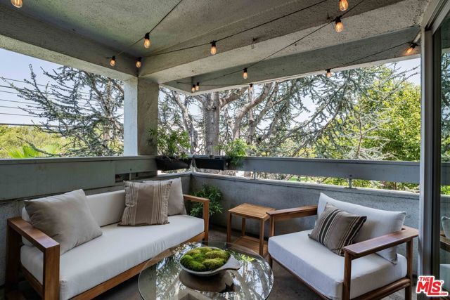930 California Avenue 201, Santa Monica, CA 90403