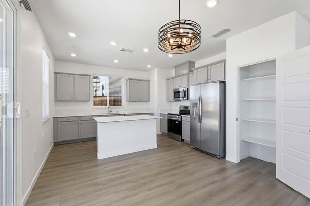3631 Miraleste Way, Sacramento, CA 95835