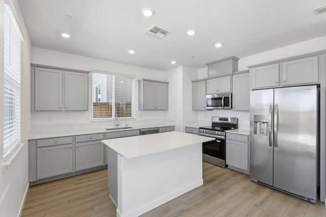 3631 Miraleste Way, Sacramento, CA 95835