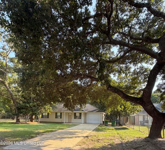 1333 Oak Street, Ocean Springs, MS 39564