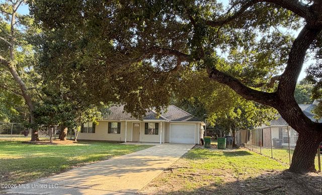 1333 Oak Street, Ocean Springs, MS 39564