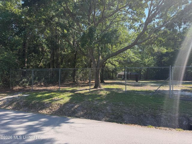 1333 Oak Street, Ocean Springs, MS 39564