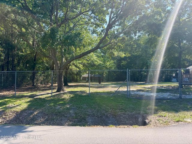 1333 Oak Street, Ocean Springs, MS 39564