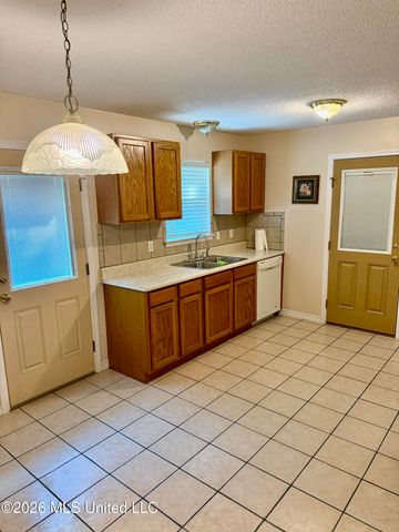 1333 Oak Street, Ocean Springs, MS 39564