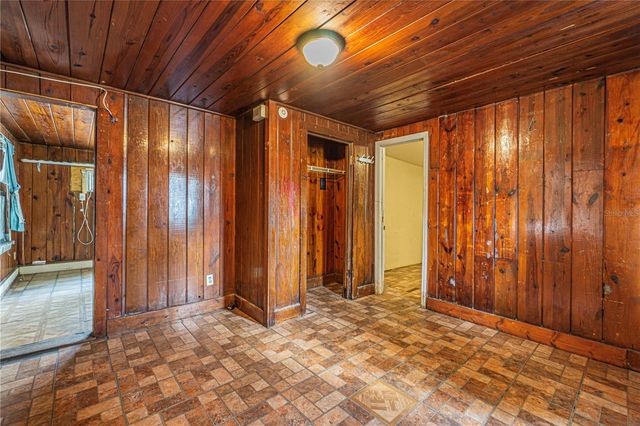 10704 N ANNETTE AVENUE, Tampa, FL 33612