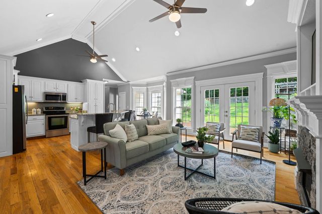 409 Olivia Lane, Soddy Daisy, TN 37379