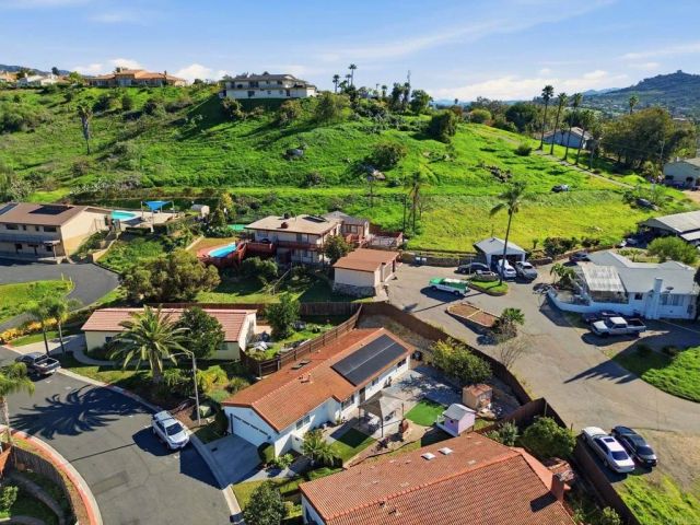 141 Belfast, Escondido, CA 92027