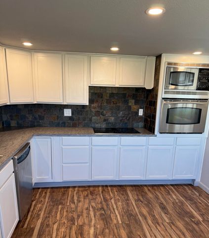 504 Ave E, Levelland, TX 79336