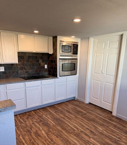 504 Ave E, Levelland, TX 79336